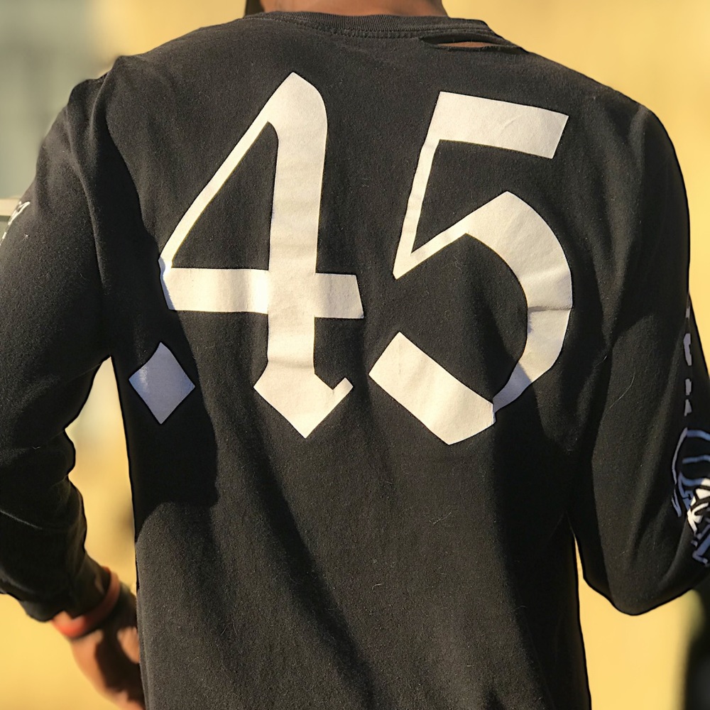 Breezy Excursion Best T-Shirt. Size Large.